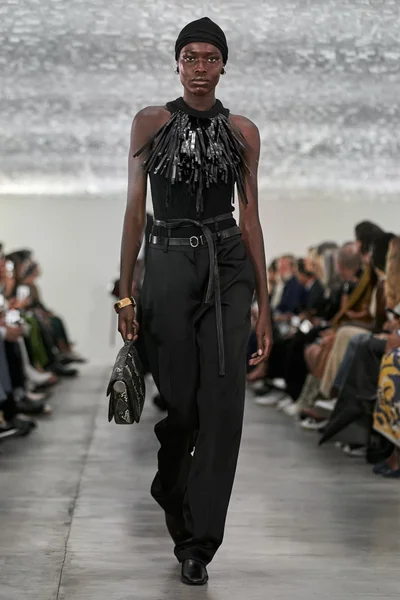 Look 11